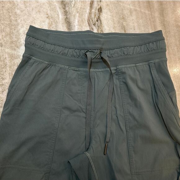 Lululemon Dance Studio Crop II, Green Micro-Stripe, Women’s Size 4 (Est.) - Picture 2 of 7